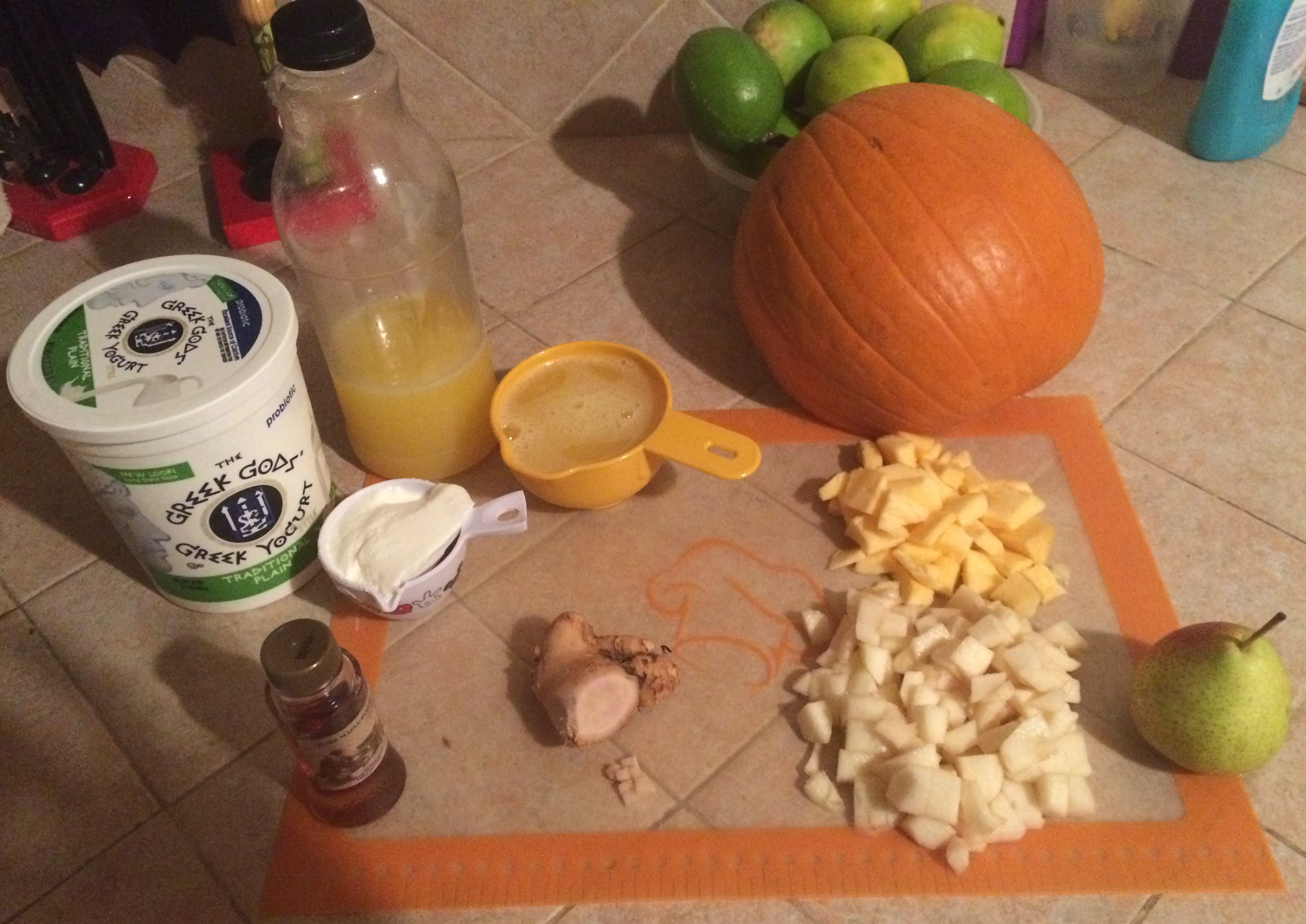 This one was made with pumpkin, ginger, pear, maple syrup, fresh orange juice, and yogurt.